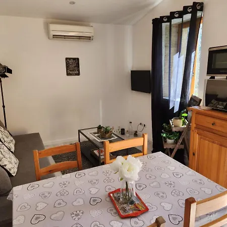 Chemin De La Carquette Apartment