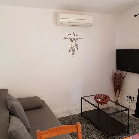 Chemin De La Carquette Meynes