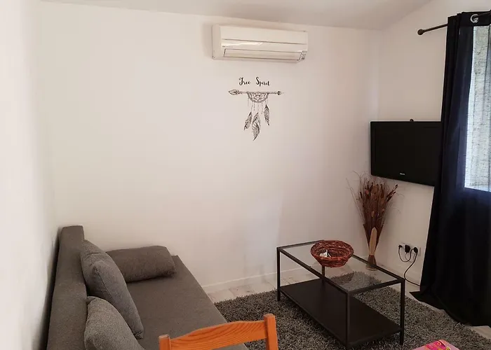 Chemin De La Carquette Meynes